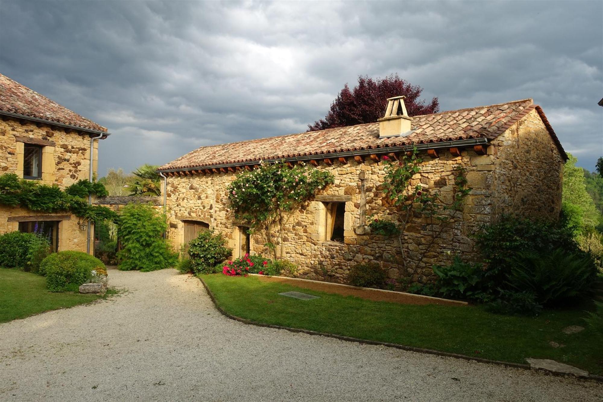 Domaine De Cournet Haut, A 17Th Century Property Set On A Calm, Idyllic Domain With Pool, Tennis, Bikes And More Les Vauries Екстер'єр фото